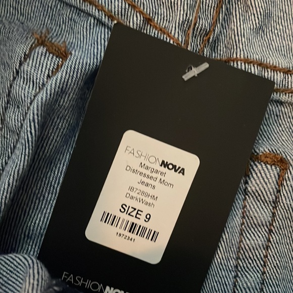 Fashion Nova Mom Jeans - Picture 4 of 5